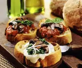 Verschiedene Crostini
