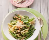 Nudeln mit Bohnen und Pesto