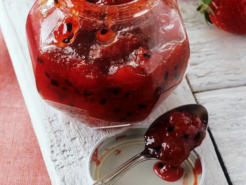Erdbeerkonfitüre mit Passionsfrucht