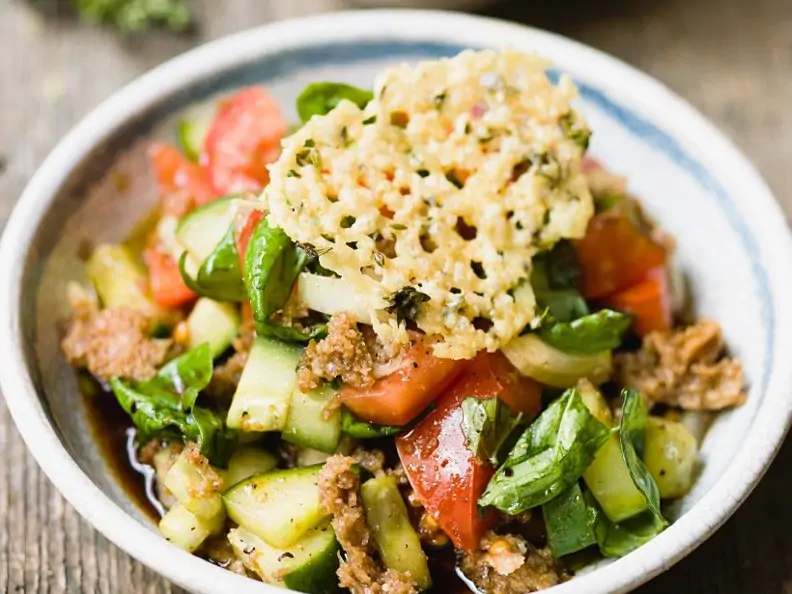 Brotsalat mit Parmesan