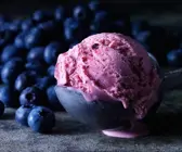 Joghurteis mit Blaubeeren