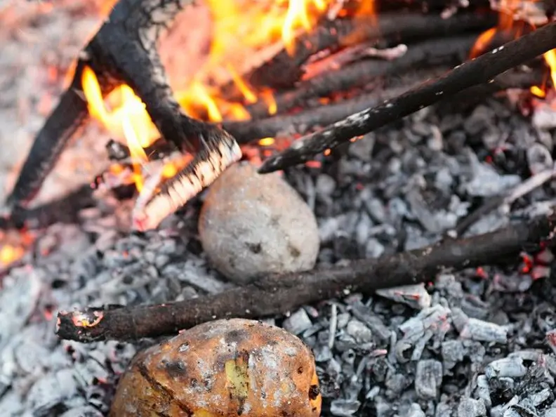 Kartoffeln aus der Glut
