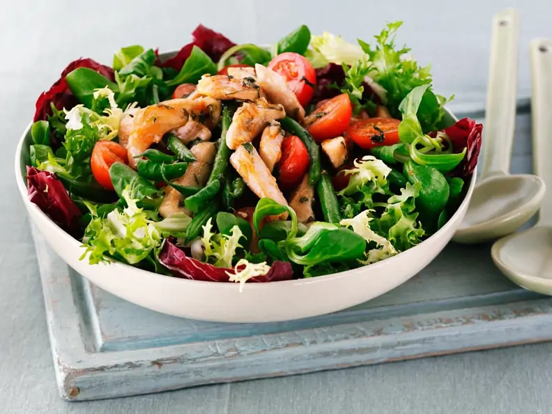 Salat mit Hähnchen