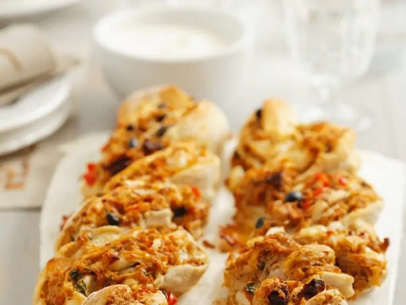 Pikanter Hefezopf mit Hackfleisch