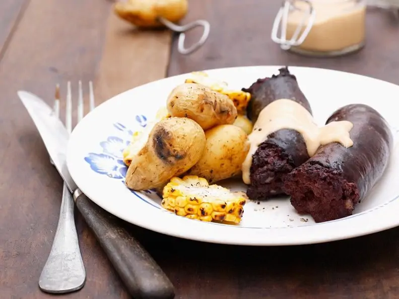 Blutwurst vom Grill mit Gemüse