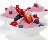Joghurteis mit Beeren