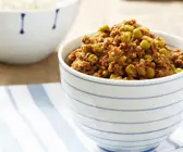 Hackfleisch-Erbsencurry