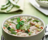 Gemüsesuppe mit weißen Bohnen