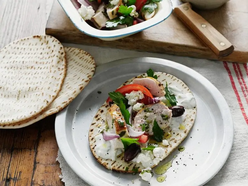 Hähnchensalat mit Brot