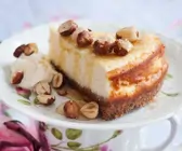 Haselnuss-Käsekuchen mit Boden