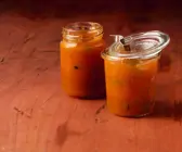 Marmelade mit Aprikosen, Gurke und Minze