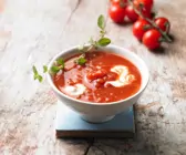 Tomatensuppe mit Kräutern