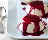Panna Cotta mit Beerensoße