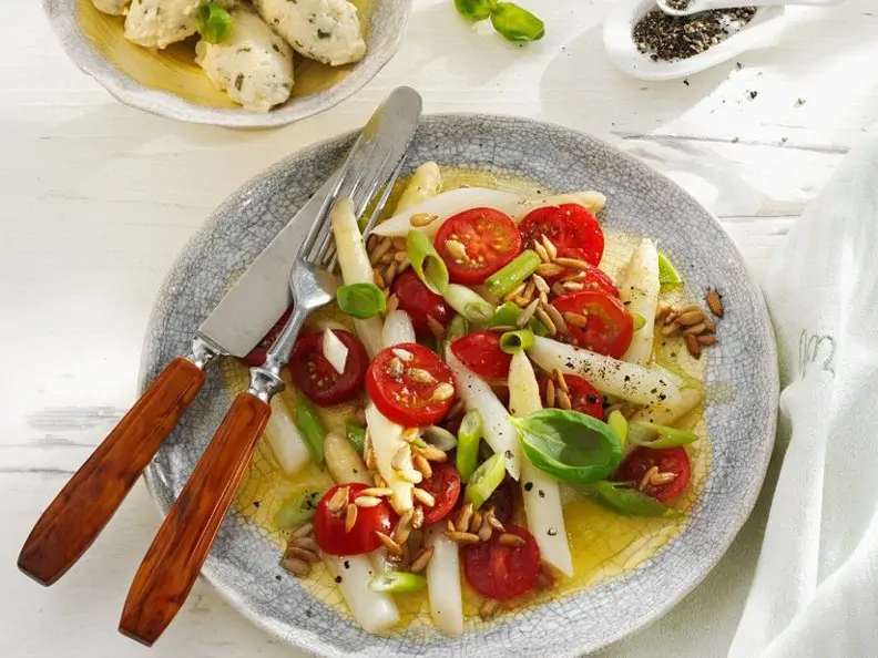 Tomaten-Spargel-Salat