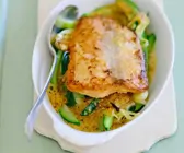 Lachs auf Zucchinispalten