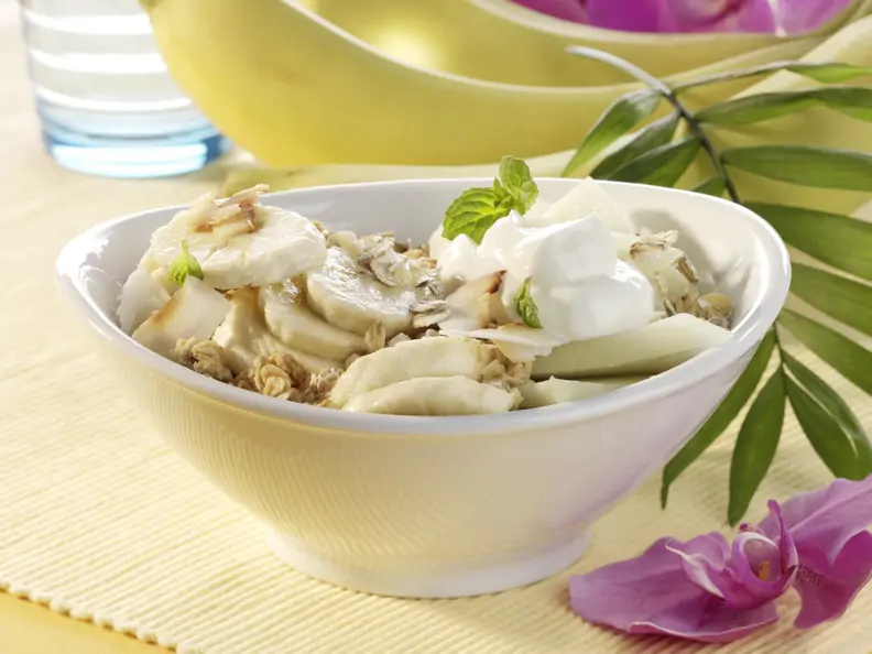 Kokos-Müsli mit Banane und Melone
