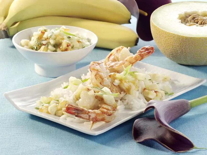 Scampi-Spieße mit Melonen-Bananen-Salsa