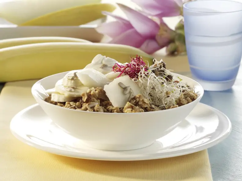 Sprossen-Müsli mit Banane und Melone