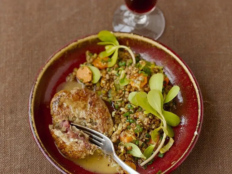 Linsensalat mit Portulak und Beefsteak-Tartar