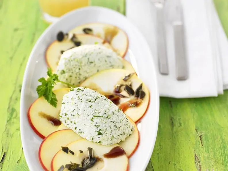Kräutercreme mit Obstcarpaccio