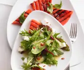 Kräutersalat mit gegrillter Melone und Feta