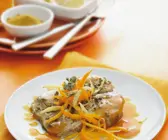 Orangen-Thunfisch in Currysoße