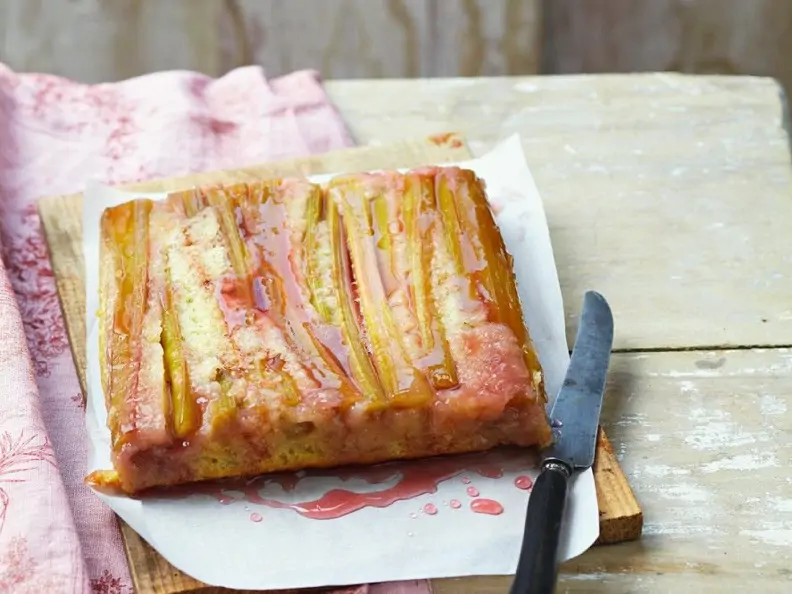 Kuchen mit Rhabarber