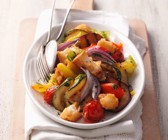 Brotsalat mit gegrilltem Gemüse