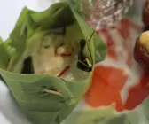 Reis mit Gemüse im Bananenblatt