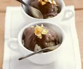 Vanilleeis mit Schokolade