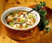 Kartoffelsuppe mit Speck und Pilzen nach prager Art
