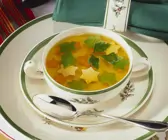 Rinderbrühe mit Gemüsesternen