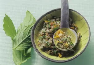 Gewürzsalz mit Zimt, Orange und Minze