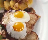 Holsteiner Schnitzel mit Beilagen
