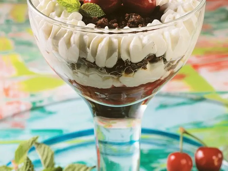 Pumpernickel-Kirsch-Dessert