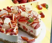 Frische Erdbeertorte mit Amarettini