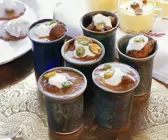 Kalte Gemüsesuppe mit Rindfleisch