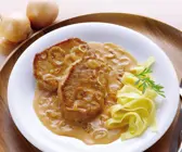 Schweinesteak mit Zwiebel-Sahne-Sauce