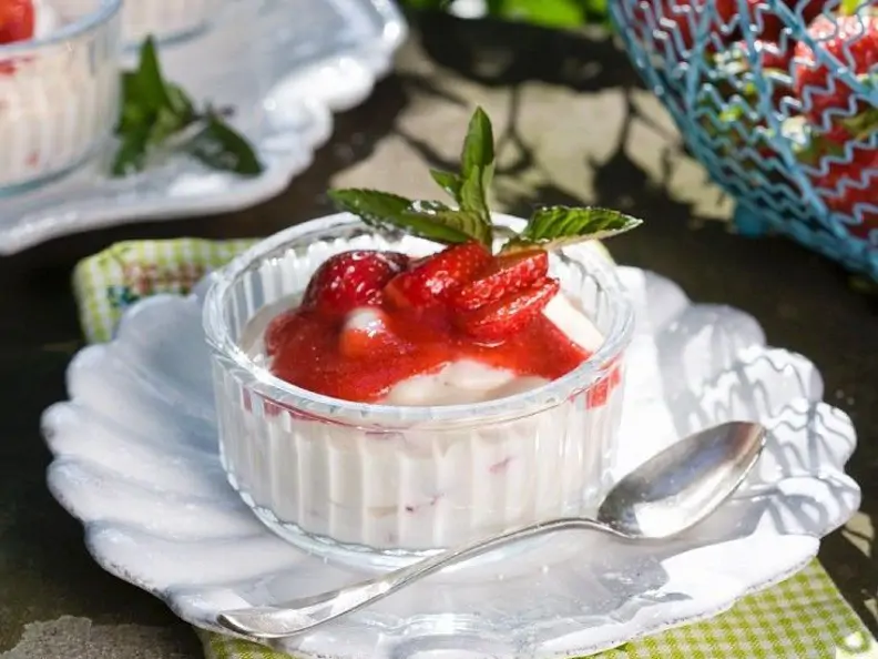 Quark mit Erdbeeren