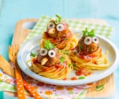 Nudelnester mit Hackbällchen