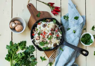 Konjak-Nudeln mit Mascarpone-Pilz-Sauce