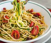 Nudeln mit Zucchini und Tomaten (glutenfrei)