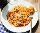 Nudeln mit Tomatensauce