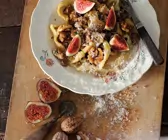 Nudeln mit Feigen, Nüssen und Käse