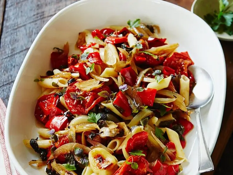 Nudeln mit Tomaten