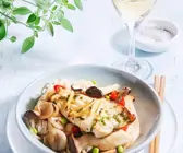 Nudeln mit Pilzen und Forelle