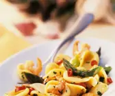 Nudeln mit Shrimps und Spargel