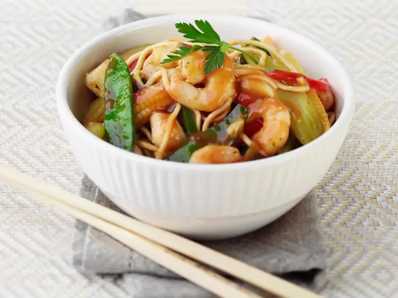 Shrimps-Nudeln süßsauer