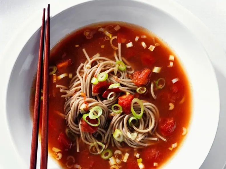 Tomatensuppe mit Nudeln