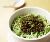 Asia-Nudeln mit Hackfleisch